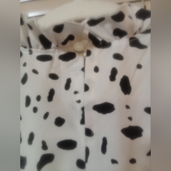 Black and white blouse with ruffles - Picture 8 of 10